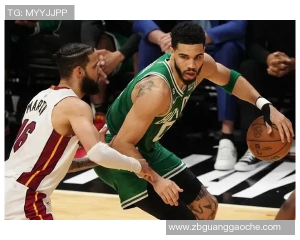 面对双人扑防 塔图姆强硬出手打成3+1 面对双人扑防 塔图姆强硬出手打成3+1